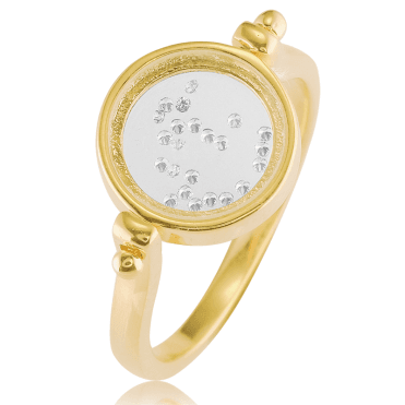 A Sparkling Distraction for Busy Fingers