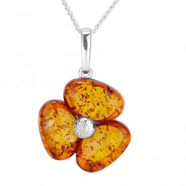 Classic Clover Pendant set with 6cts of Ancient Amber