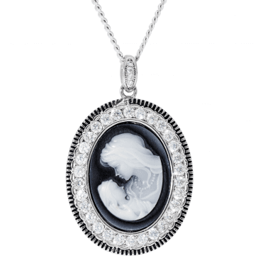 Materna Cameo Pendant in Classic Agate